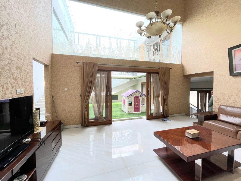 Rumah Mewah 2 Lantai Bintaro Sektor 7 ada Kolam Renang