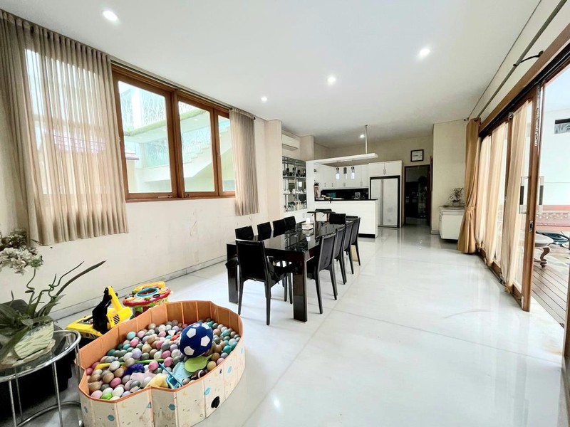 Rumah Mewah 2 Lantai Bintaro Sektor 7 ada Kolam Renang