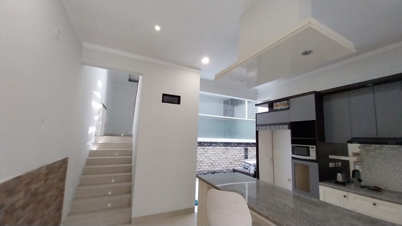 Rumah Modern Kebayoran Village Bintaro