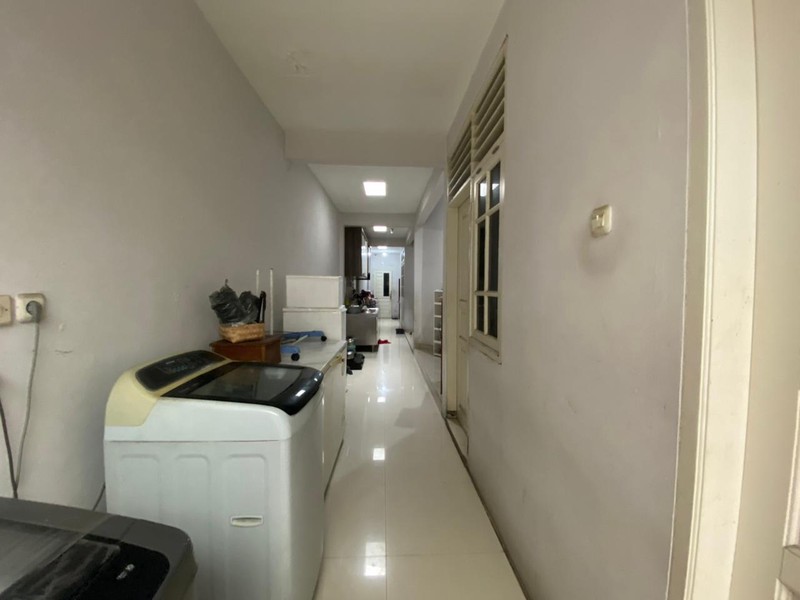 Rumah Luas 1 Lantai dengan Kolam Renang Pribadi di Bangka Kemang