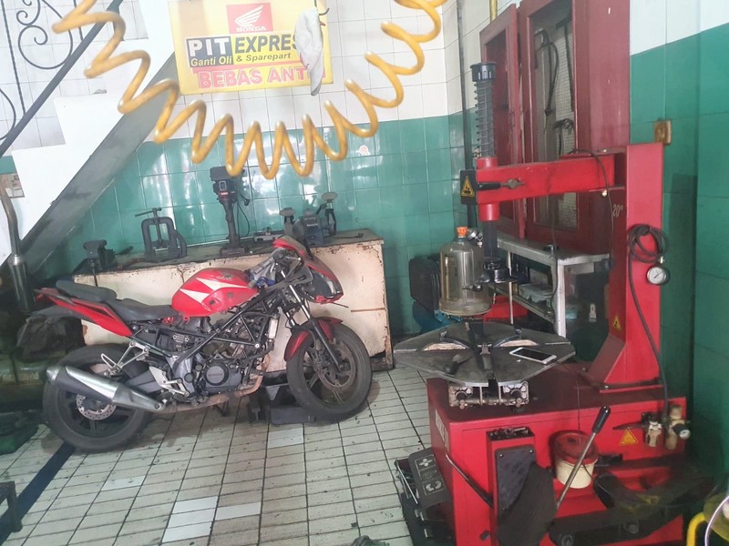 Disewakan - Komersial Eks Bengkel Motor AHASS