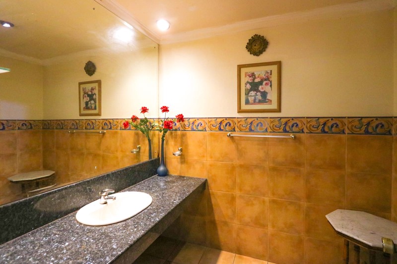 Villa klasik luas di Cimacan Cipanas akses dari Bogor Sentul City