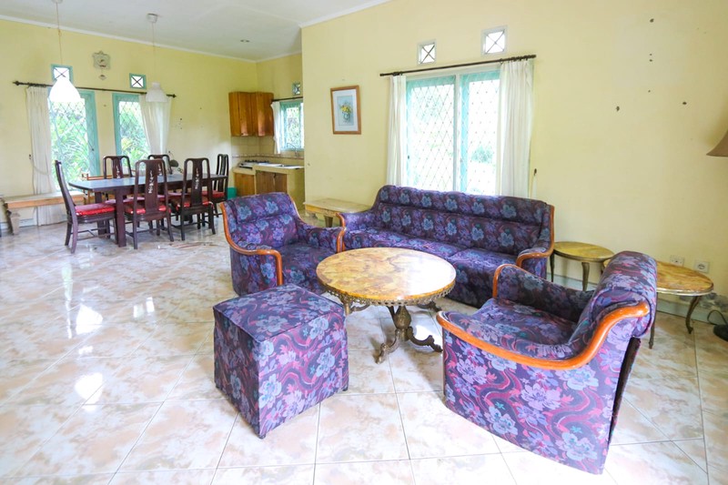 Villa klasik luas di Cimacan Cipanas akses dari Bogor Sentul City