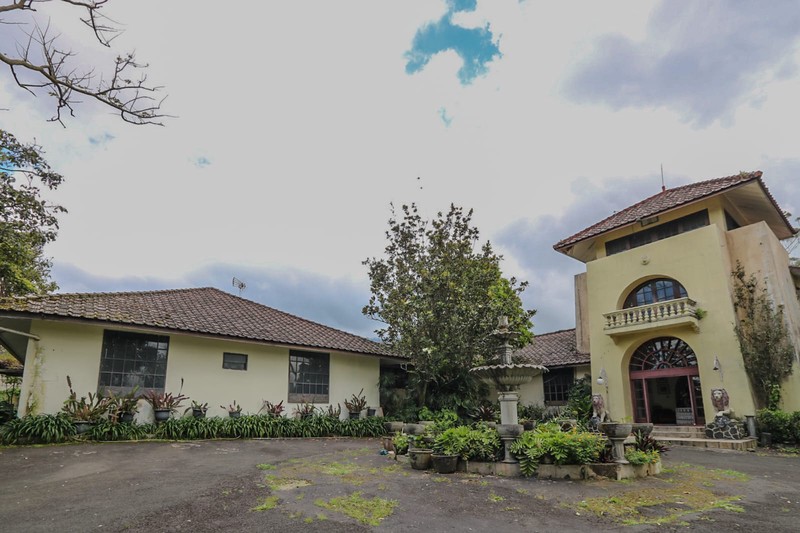 Villa klasik luas di Cimacan Cipanas akses dari Bogor Sentul City