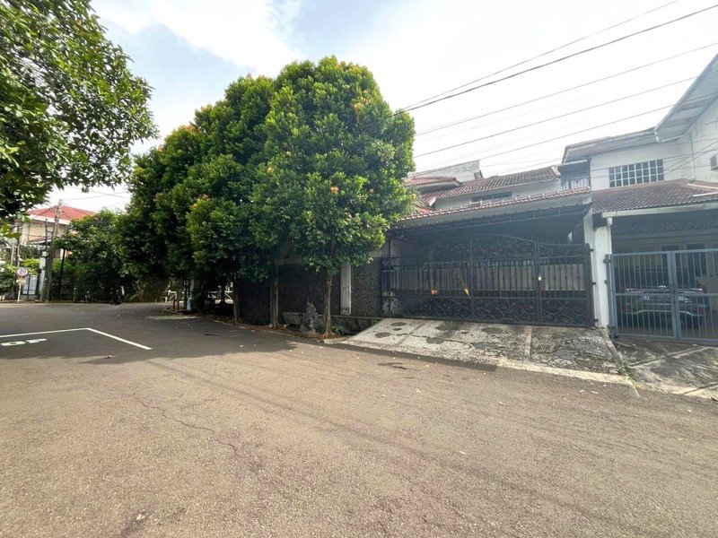 Rumah Luas & Asri Semi Furnished Dalam Komplek Nyaman di Cinere