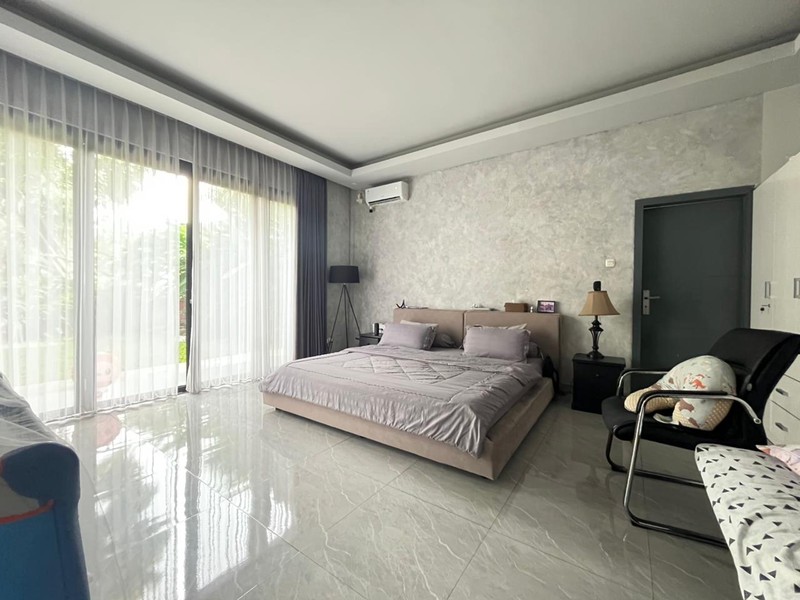 Rumah Luas & Asri Semi Furnished Dalam Komplek Nyaman di Cinere