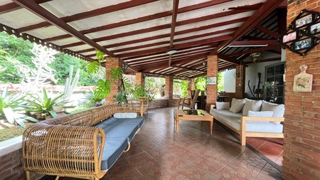 Rumah Luas & Asri Semi Furnished Dalam Komplek Nyaman di Cinere