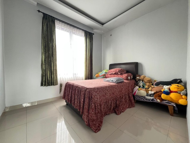 Rumah Luas & Asri Semi Furnished Dalam Komplek Nyaman di Cinere