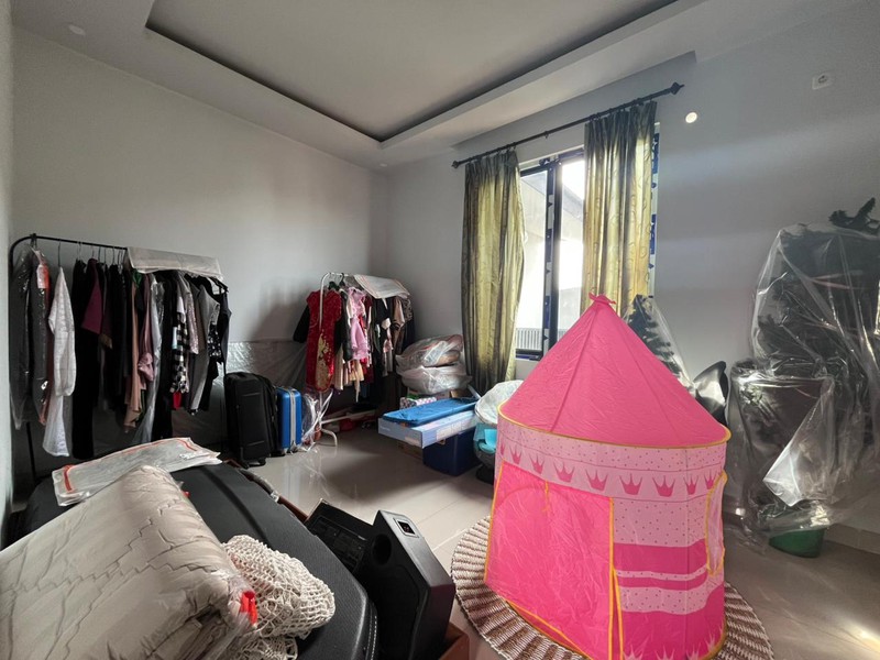 Rumah Luas & Asri Semi Furnished Dalam Komplek Nyaman di Cinere