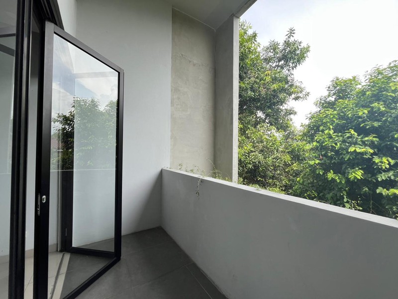 Rumah Luas & Asri Semi Furnished Dalam Komplek Nyaman di Cinere