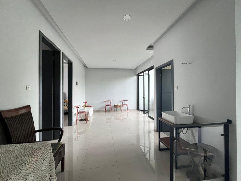 Rumah Luas & Asri Semi Furnished Dalam Komplek Nyaman di Cinere