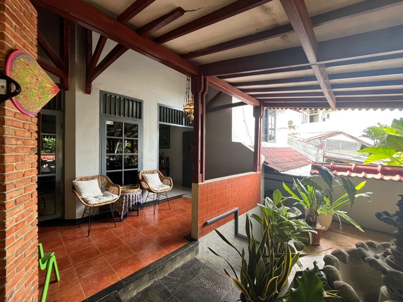 Rumah Luas & Asri Semi Furnished Dalam Komplek Nyaman di Cinere