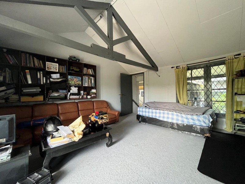 Rumah Luas & Asri Semi Furnished Dalam Komplek Nyaman di Cinere