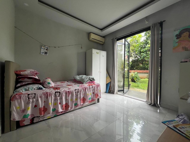 Rumah Luas & Asri Semi Furnished Dalam Komplek Nyaman di Cinere