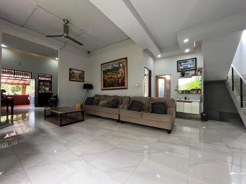 Rumah Luas & Asri Semi Furnished Dalam Komplek Nyaman di Cinere