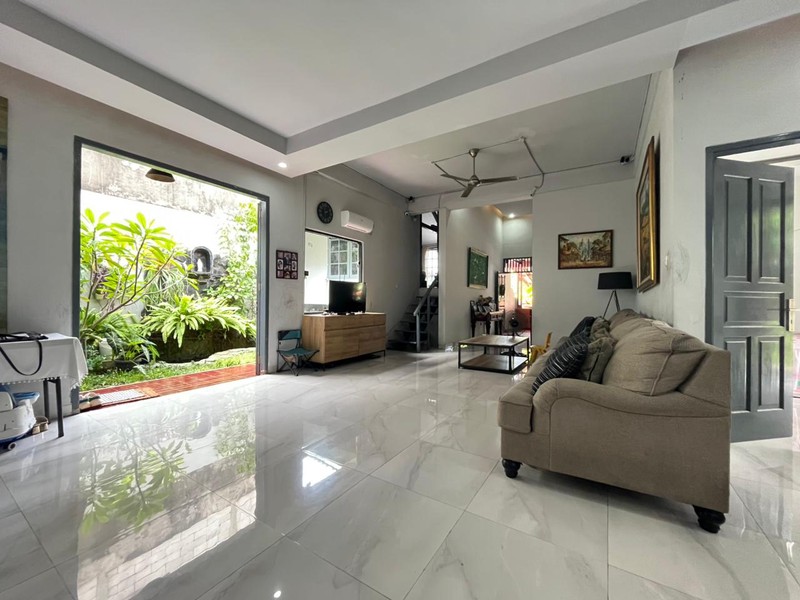 Rumah Luas & Asri Semi Furnished Dalam Komplek Nyaman di Cinere