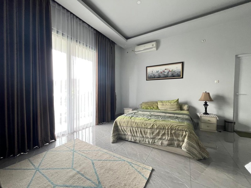 Rumah Luas & Asri Semi Furnished Dalam Komplek Nyaman di Cinere