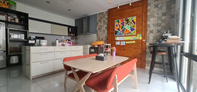 Rumah Langka di Foresta BSD, Depan  kolam renang Cluster