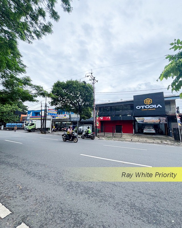 RUANG USAHA HITUNG TANAH DI PINGGIR JL CIPUTAT RAYA, KEBAYORAN LAMA, JAKARTA SELATAN