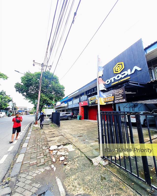 RUANG USAHA HITUNG TANAH DI PINGGIR JL CIPUTAT RAYA, KEBAYORAN LAMA, JAKARTA SELATAN