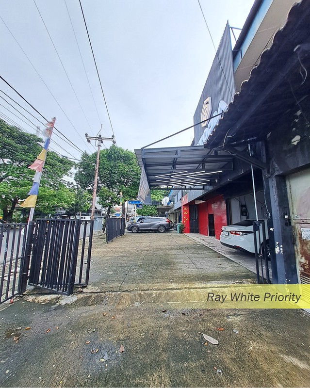 RUANG USAHA HITUNG TANAH DI PINGGIR JL CIPUTAT RAYA, KEBAYORAN LAMA, JAKARTA SELATAN