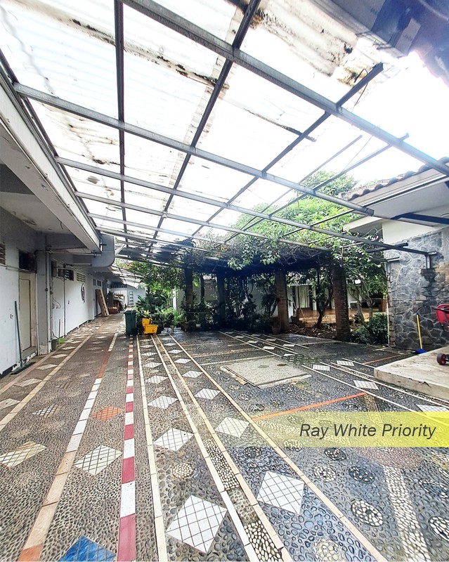 RUANG USAHA HITUNG TANAH DI PINGGIR JL CIPUTAT RAYA, KEBAYORAN LAMA, JAKARTA SELATAN