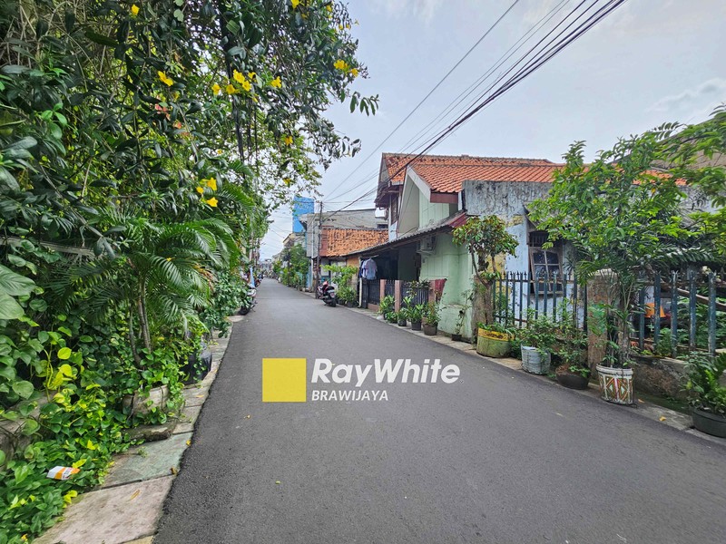 Rumah di Menteng Atas, Setia Budi, Jakarta Selatan, cocok buat usaha kos-kosan