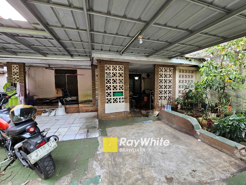 Rumah di Menteng Atas, Setia Budi, Jakarta Selatan, cocok buat usaha kos-kosan