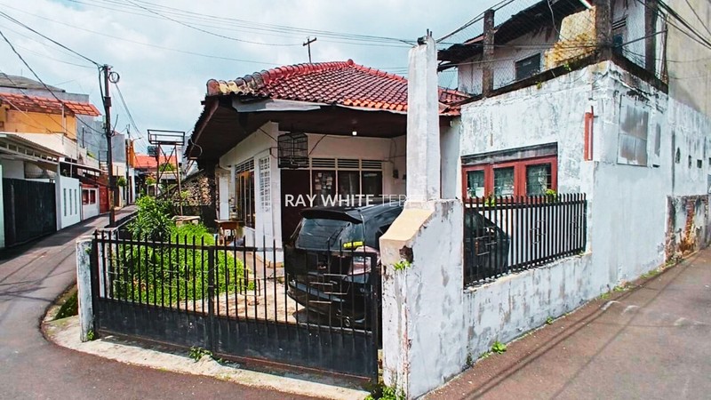Rumah Lama Hitung Tanah di Tebet - Renovasi atau Bangun Baru