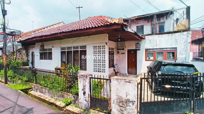 Rumah Lama Hitung Tanah di Tebet - Renovasi atau Bangun Baru