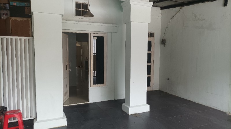 Rumah Strategis di Jalan Utama Puspa - Kawasan Segitiga Emas Kuliner & UMKM