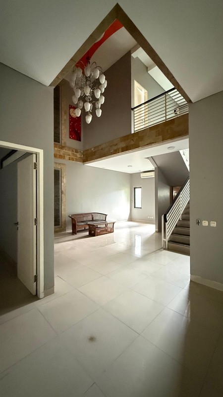 Rumah Luas dan Eksklusif di Gardenia Jababeka - Hunian Nyaman di Lokasi Strategis