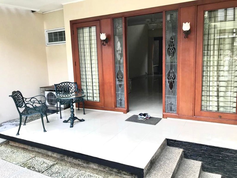 DISEWAKAN CEPAT! RUMAH CANTIK SIAP HUNI DI PONDOK INDAH