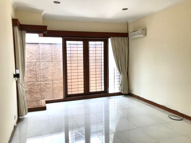 DISEWAKAN CEPAT! RUMAH CANTIK SIAP HUNI DI PONDOK INDAH