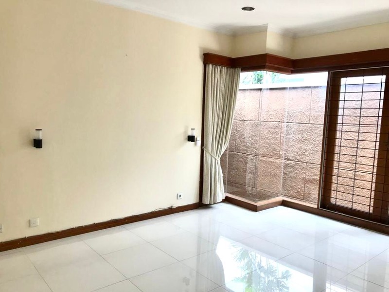DISEWAKAN CEPAT! RUMAH CANTIK SIAP HUNI DI PONDOK INDAH