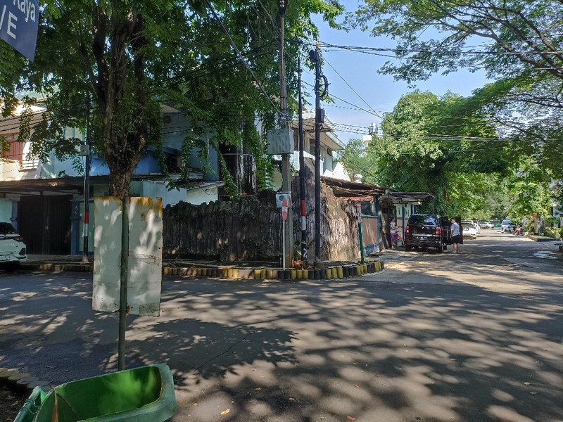 Rumah Tua Hoek Metro Sunter