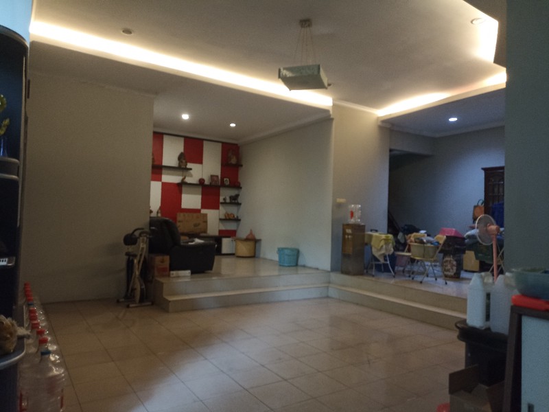 Rumah Tua Hoek Metro Sunter