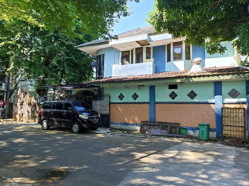 Rumah Tua Hoek Metro Sunter