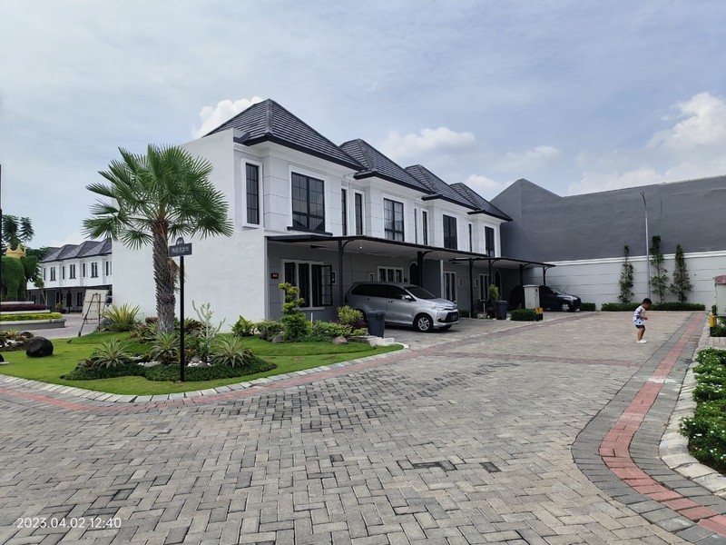 SEWA RUMAH SIAP HUNI MANSION 9 SBY BARAT