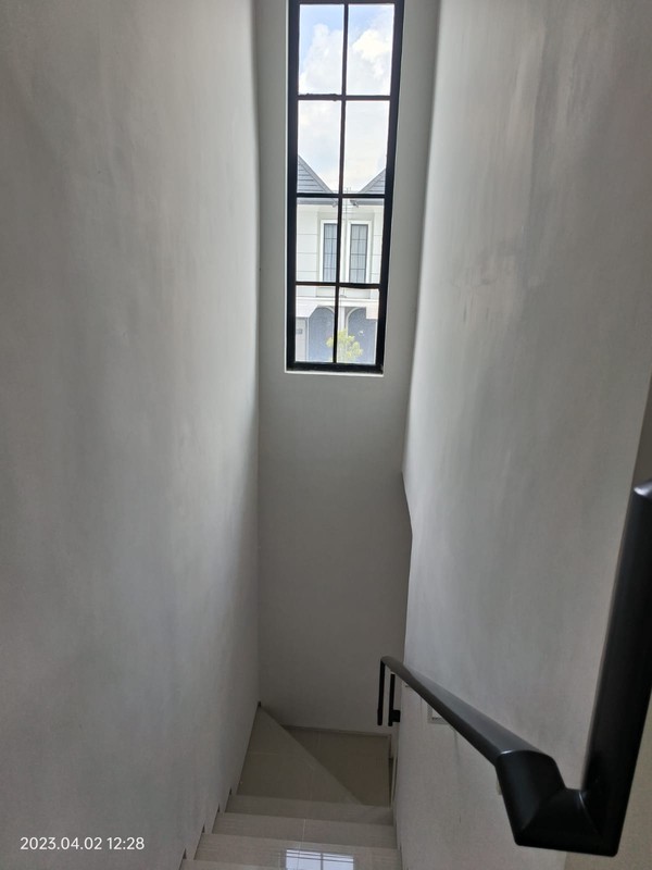 SEWA RUMAH SIAP HUNI MANSION 9 SBY BARAT