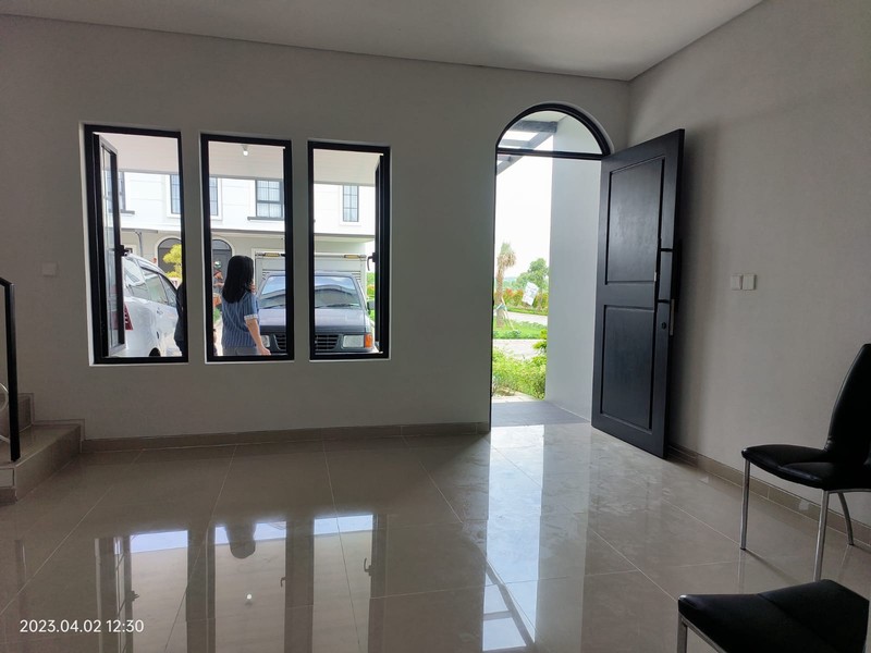 SEWA RUMAH SIAP HUNI MANSION 9 SBY BARAT