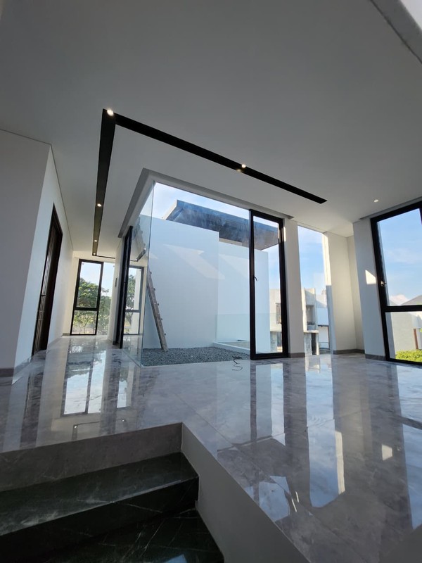 Rumah Mewah Baru Gress Istimewa Waterfront Citraland Surabaya Barat 