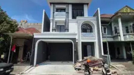 JUAL RUMAH 3 LANTAI CITRALAND VILLA TAMAN TELAGA 
