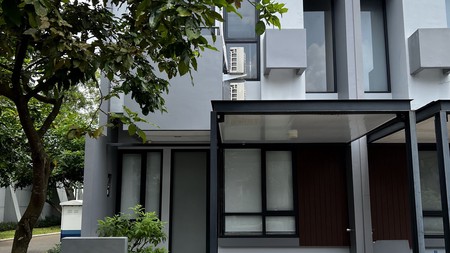 Rumah Baru di Tabebuya, Langka Row Jalan 2 arah, Belum pernah di huni, dekat Grand Lucky dan sekolah international 