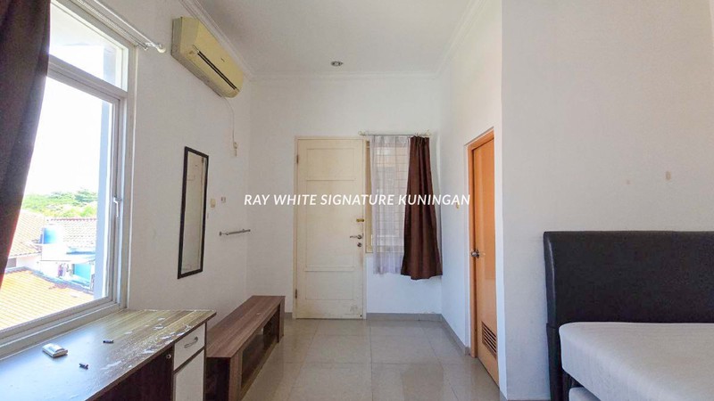 Dijual Rumah Kost Aktif 3 Lantai 