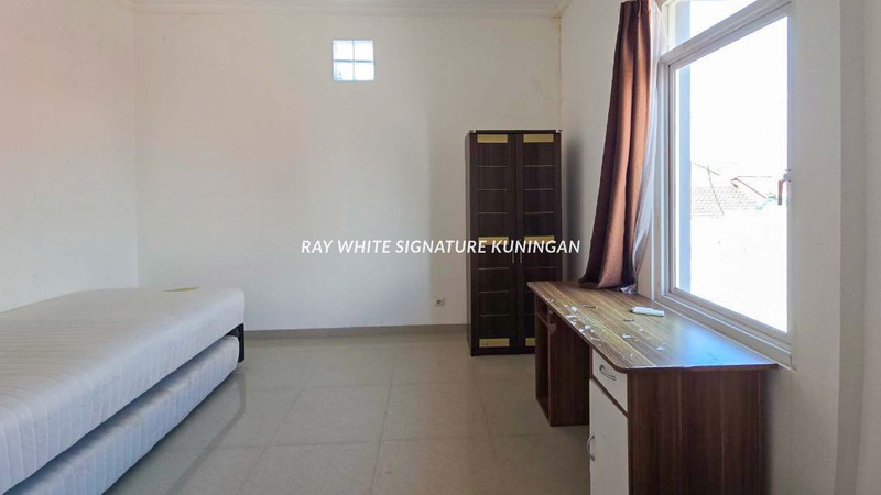 Dijual Rumah Kost Aktif 3 Lantai 