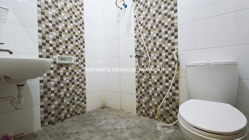 Dijual Rumah Kost Aktif 3 Lantai 