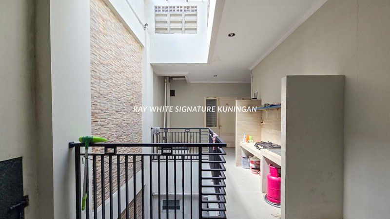 Dijual Rumah Kost Aktif 3 Lantai 