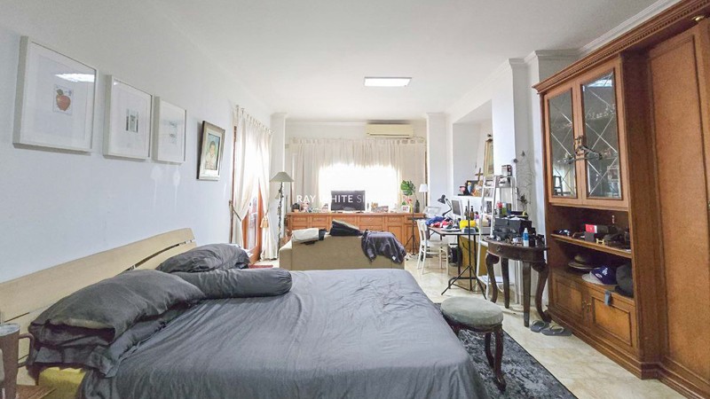 Dijual Rumah 2 Lantai Dekat Fatmawati