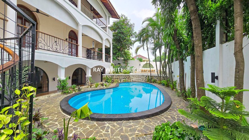 Dijual Rumah Mewah Lokasi Tenang 